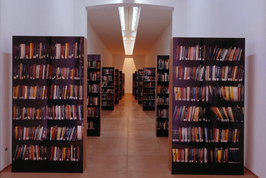 Falsa Prospettiva Reflections on Claustrophobia, Paranoia and Conspirancy Theory